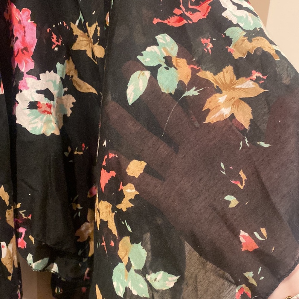 Floral Top - Picture 6 of 6